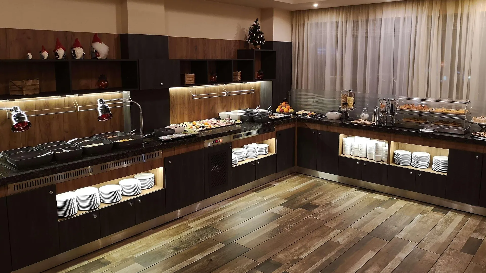 Hotel Golden Tulip Varna 4*,