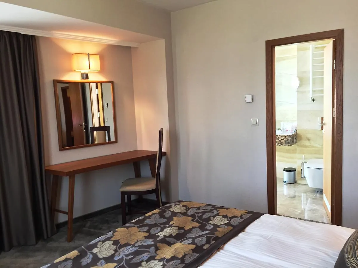 Hotel Golden Tulip וארנה